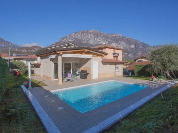 Flat in a Villa in Darfo Boario Terme (Pellalepre)