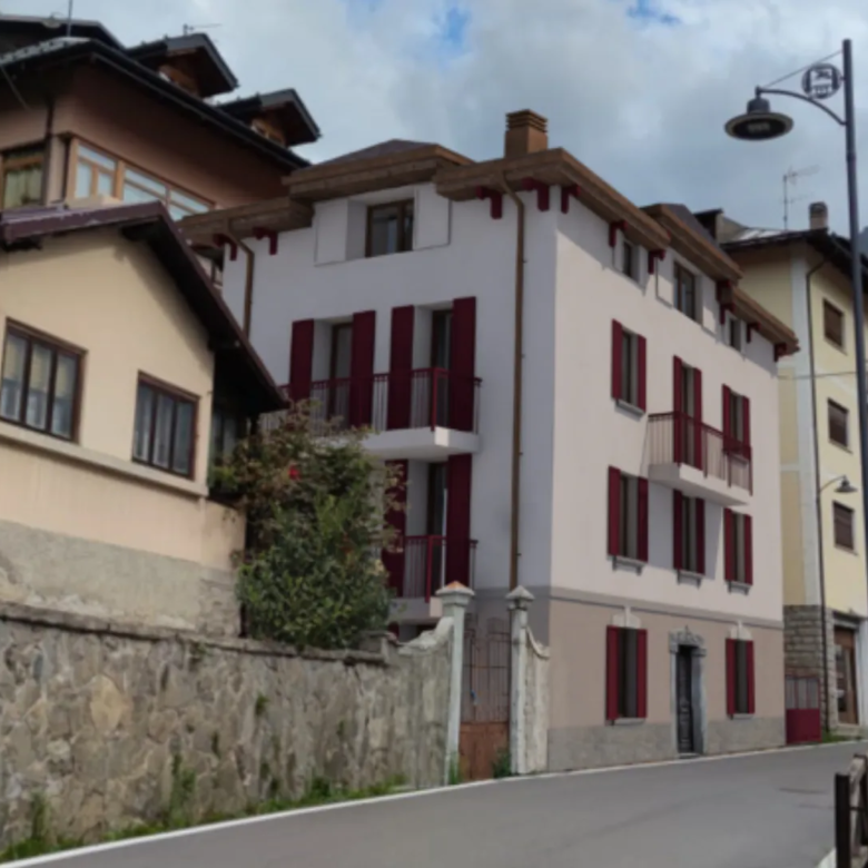 Glam Flat with Terrace & Balcony in Ponte di Legno